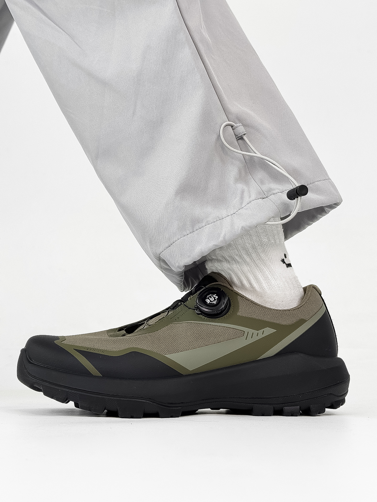 Breathable Black Cushioning Hiking Shoes for Men, Non-Slip Outdoor Walking and Running Commuter Shoes, Comfortable Sports Footwear Breathable Black Cushioning Hiking Shoes for Men, Non-Slip Outdoor Walking and Running Commuter Shoes, Comfortable Sports Footwear