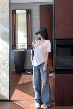 Breathable Cool V-Neck Short Sleeve T-Shirt for Women - Loose Slim Fit White Top, Perfect for Casual 90s and Y2K Style