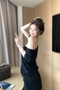 Breathable Cool V-Neck Short Sleeve T-Shirt for Women - Loose Slim Fit White Top, Perfect for Casual 90s and Y2K Style