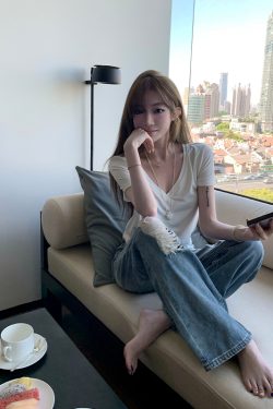 Breathable Cool V-Neck Short Sleeve T-Shirt for Women - Loose Slim Fit White Top, Perfect for Casual 90s and Y2K Style