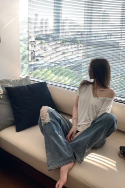 Breathable Cool V-Neck Short Sleeve T-Shirt for Women - Loose Slim Fit White Top, Perfect for Casual 90s and Y2K Style