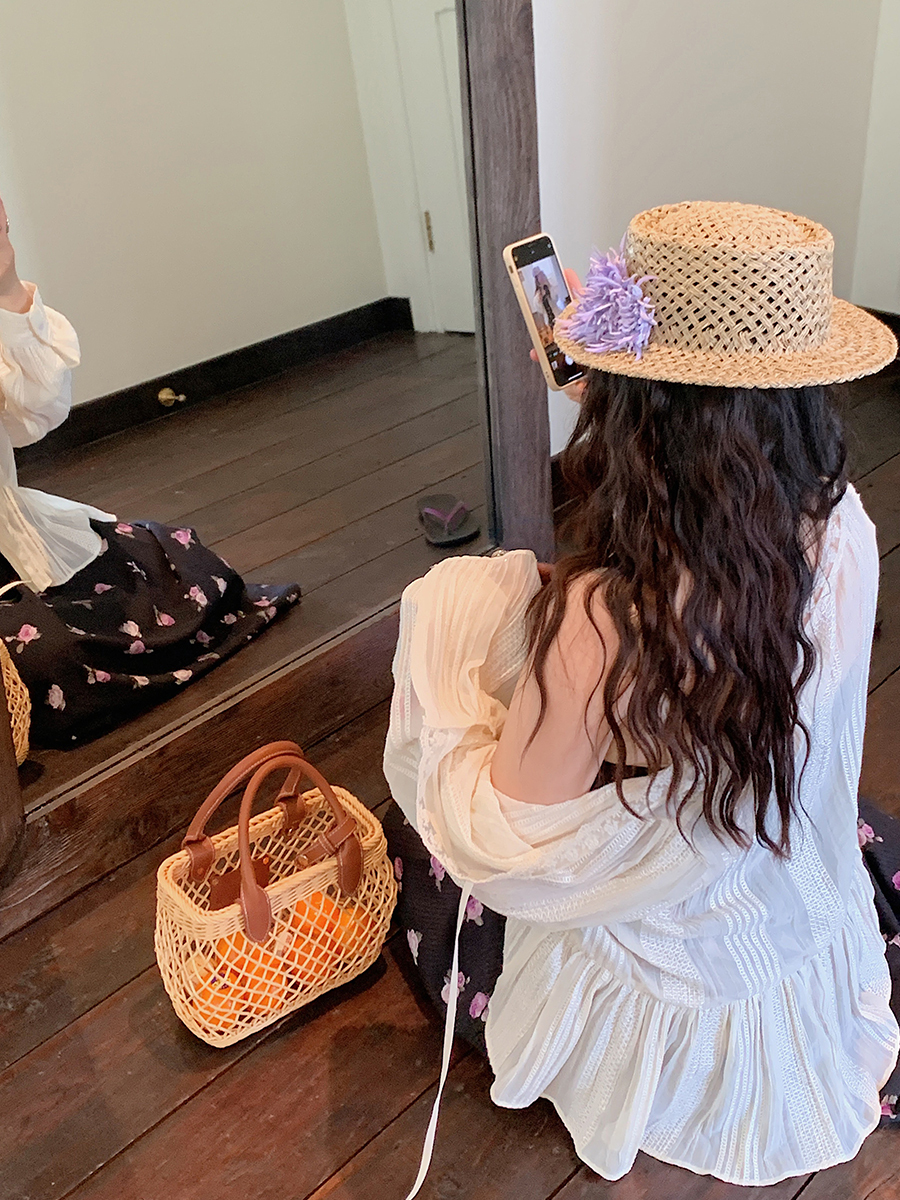 Breathable Long Sleeve Lace Blouse for Women - Summer 2025 Thin Shirt Jacket, Niche Design, Perfect for 90s and Y2K Fashion Breathable Long Sleeve Lace Blouse for Women - Summer 2025 Thin Shirt Jacket, Niche Design, Perfect for 90s and Y2K Fashion