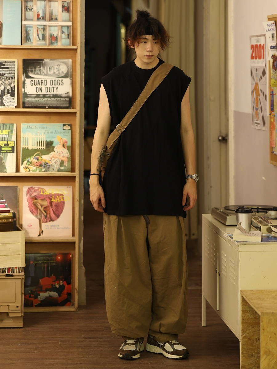 Breathable Loose-Fit Sleeveless Men's T-Shirt Vest for Youth Sports & Outdoor Activities, Casual Summer Wear Breathable Loose-Fit Sleeveless Men's T-Shirt Vest for Youth Sports & Outdoor Activities, Casual Summer Wear