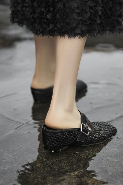 Breathable Open-Toe Woven Mule Shoes with Belt Buckle - Italian Vacation Style Outdoor Slippers for Women