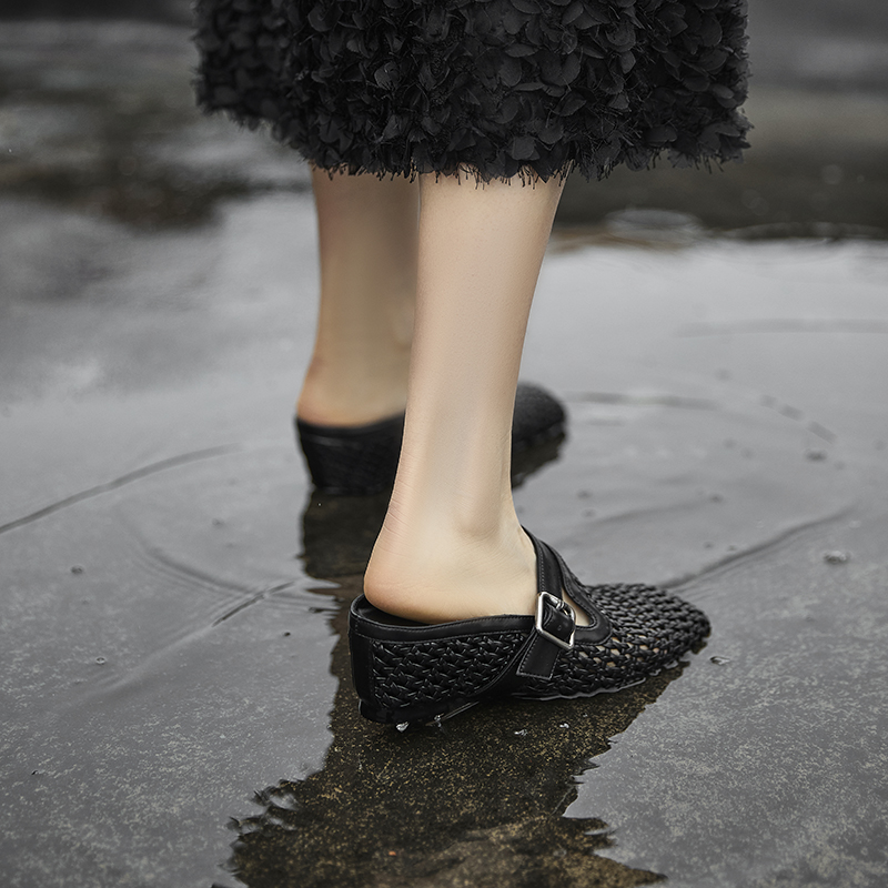 Breathable Open-Toe Woven Mule Shoes with Belt Buckle - Italian Vacation Style Outdoor Slippers for Women Breathable Open-Toe Woven Mule Shoes with Belt Buckle - Italian Vacation Style Outdoor Slippers for Women