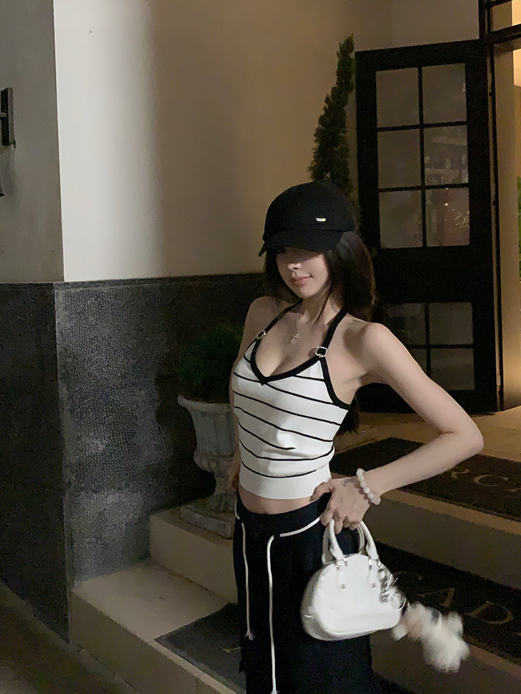 Breathable Seamless Gathered Breast Tape for Summer, Invisible Fabric Chest Stickers, Anti-Exposure Solution Breathable Seamless Gathered Breast Tape for Summer, Invisible Fabric Chest Stickers, Anti-Exposure Solution