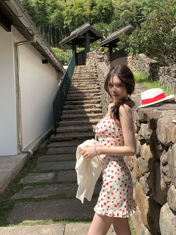 Brown Rose Floral Spaghetti Strap Dress - Summer Sweetheart Waist-Defining Slim Skirt for Y2K and 90s Fashion Brown Rose Floral Spaghetti Strap Dress - Summer Sweetheart Waist-Defining Slim Skirt for Y2K and 90s Fashion