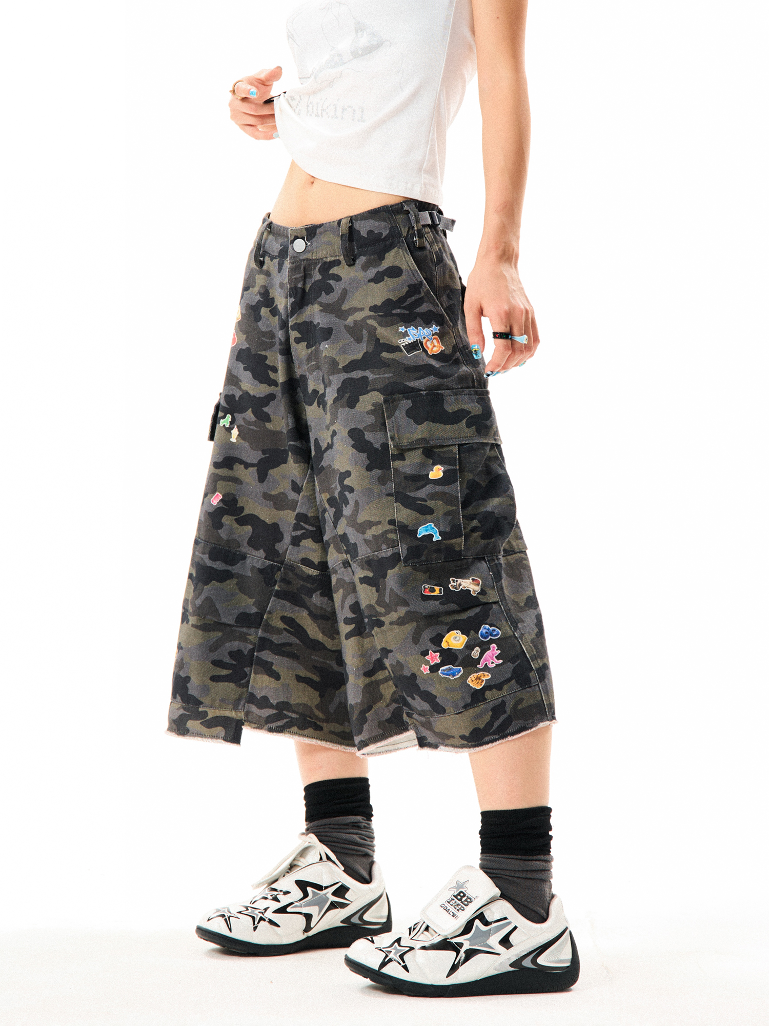 Camouflage Cargo Capri Pants for Women - Loose Fit, Versatile Wide-Leg, American Style, Casual Streetwear Camouflage Cargo Capri Pants for Women - Loose Fit, Versatile Wide-Leg, American Style, Casual Streetwear