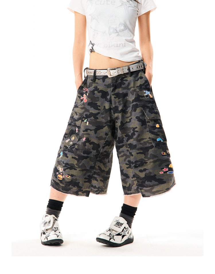 Camouflage Cargo Capri Pants for Women - Loose Fit, Versatile Wide-Leg, American Style, Casual Streetwear Camouflage Cargo Capri Pants for Women - Loose Fit, Versatile Wide-Leg, American Style, Casual Streetwear