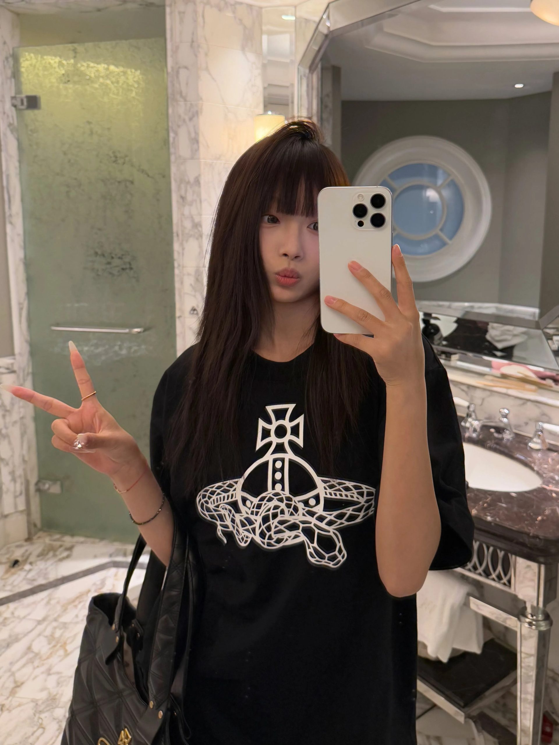 Casual Printed Snake T-Shirt for Women - Loose Fit, Round Neck, Pure Cotton - 25SS South Korea INS Limited Edition Casual Printed Snake T-Shirt for Women - Loose Fit, Round Neck, Pure Cotton - 25SS South Korea INS Limited Edition