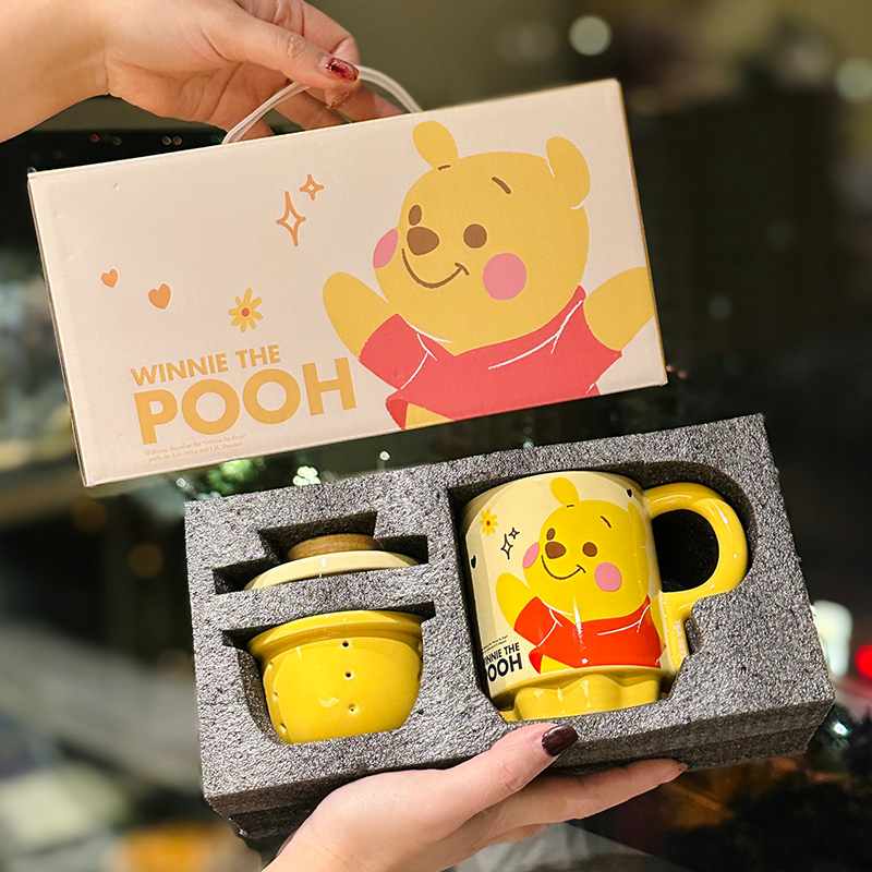Charming Winnie the Pooh Ceramic Mug with Lid & Filter - Cute Water Separation Cup for Tea Brewing, Perfect for Office Use Charming Winnie the Pooh Ceramic Mug with Lid & Filter - Cute Water Separation Cup for Tea Brewing, Perfect for Office Use