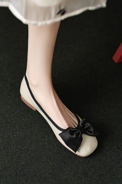 Chic Italian Bow Shallow Mouth Flat Loafers for Women - Versatile Genuine Leather Single Shoes in Fashionable Style