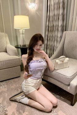 Chic Strapless Ruffled Edge Top with Built-in Padding – Perfect for 90s and Y2K Style Fashion