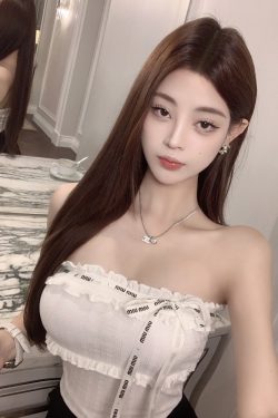 Chic Strapless Ruffled Edge Top with Built-in Padding – Perfect for 90s and Y2K Style Fashion