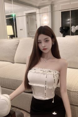 Chic Strapless Ruffled Edge Top with Built-in Padding – Perfect for 90s and Y2K Style Fashion