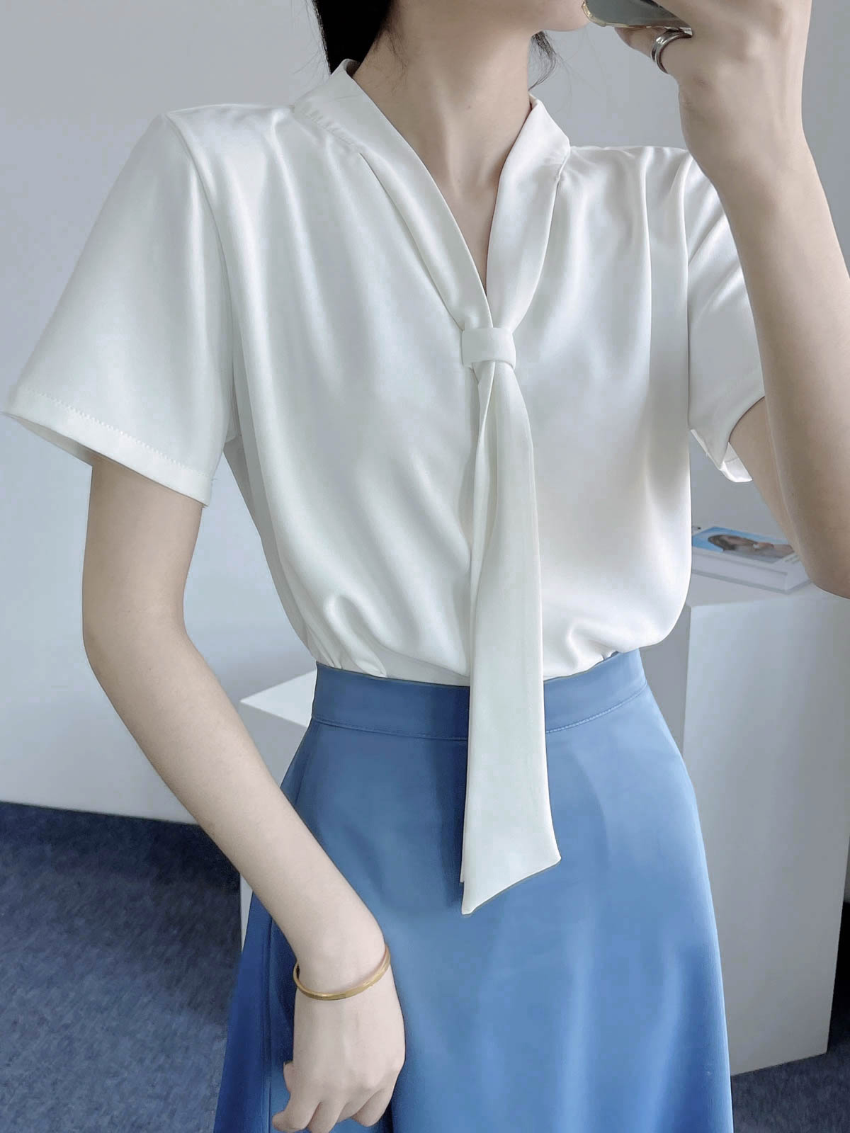 Chiffon Short-Sleeve V-Neck Top with Flowing Ribbons, Elegant Wrinkle-Resistant Summer Shirt for Women, OL Commuting Style 2025 Chiffon Short-Sleeve V-Neck Top with Flowing Ribbons, Elegant Wrinkle-Resistant Summer Shirt for Women, OL Commuting Style 2025