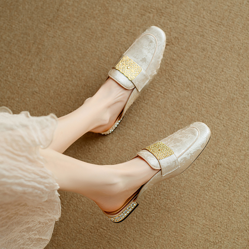 Chinese-Style Closed-Toe Flat Mules in Genuine Leather - Italian Corso Venezia Inspired Lazy Cool Slippers for Effortless Chic Chinese-Style Closed-Toe Flat Mules in Genuine Leather - Italian Corso Venezia Inspired Lazy Cool Slippers for Effortless Chic