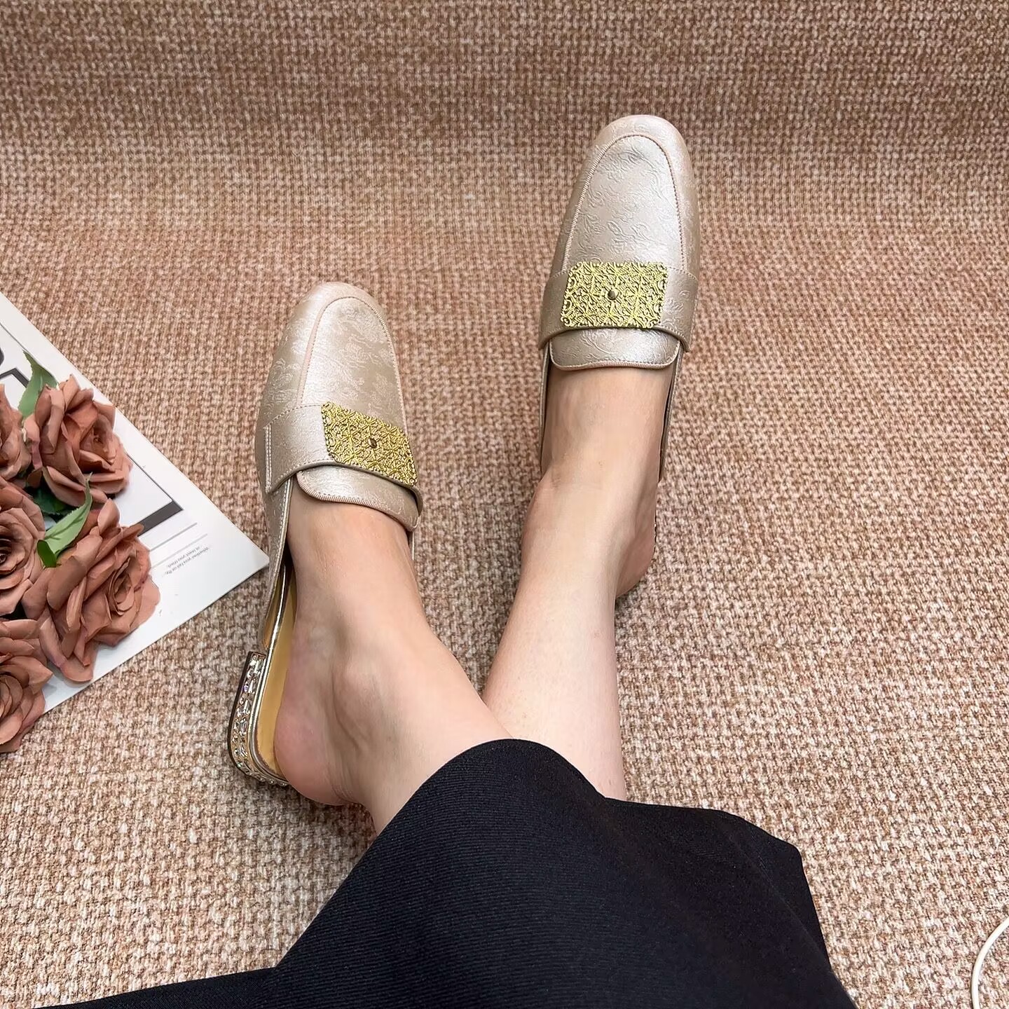 Chinese-Style Closed-Toe Flat Mules in Genuine Leather - Italian Corso Venezia Inspired Lazy Cool Slippers for Effortless Chic Chinese-Style Closed-Toe Flat Mules in Genuine Leather - Italian Corso Venezia Inspired Lazy Cool Slippers for Effortless Chic