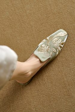 Chinese-Style Embroidered Open-Toe Half Slippers - High-End National Style Flat Sandals for Elegant Summer Looks