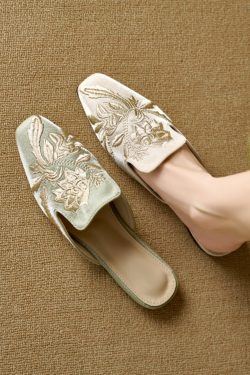 Chinese-Style Embroidered Open-Toe Half Slippers - High-End National Style Flat Sandals for Elegant Summer Looks