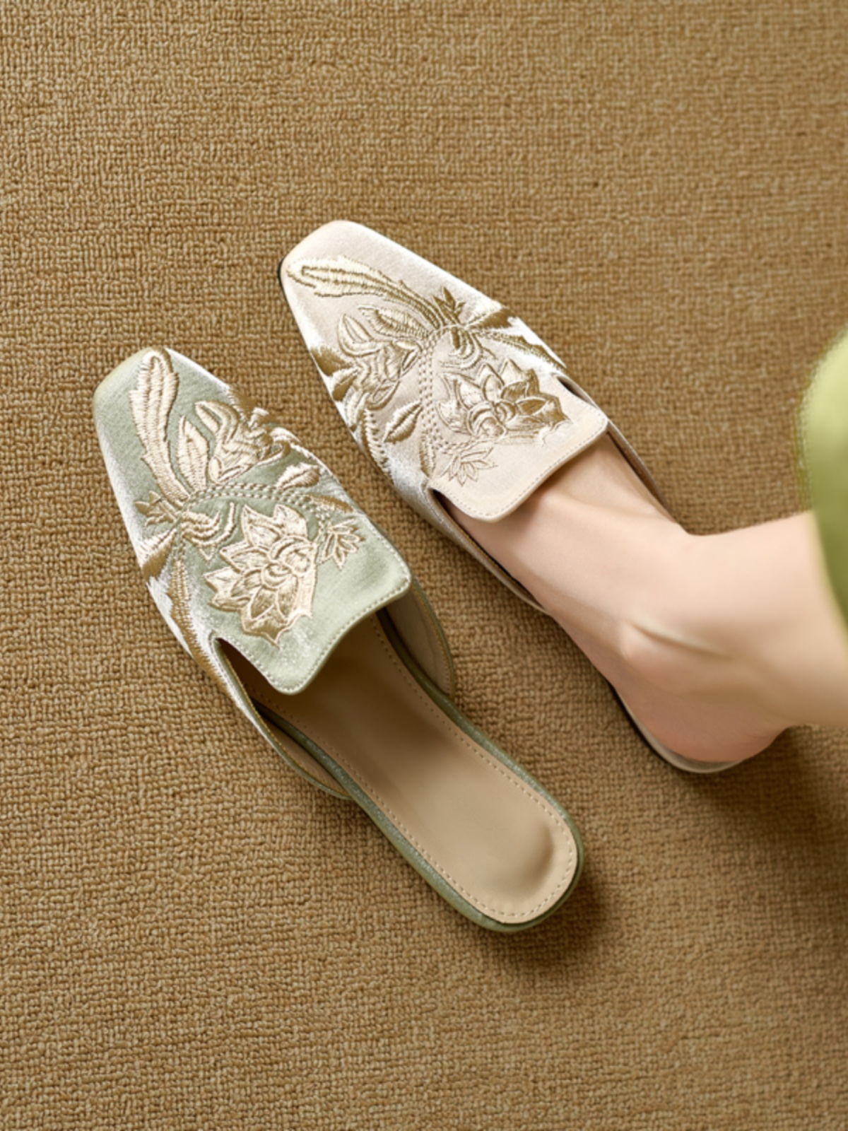 Chinese-Style Embroidered Open-Toe Half Slippers - High-End National Style Flat Sandals for Elegant Summer Looks Chinese-Style Embroidered Open-Toe Half Slippers - High-End National Style Flat Sandals for Elegant Summer Looks