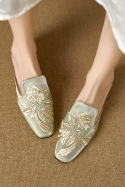 Chinese-Style Embroidered Open-Toe Half Slippers - High-End National Style Flat Sandals for Elegant Summer Looks