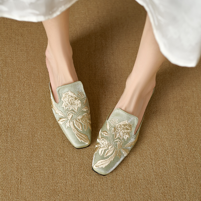 Chinese-Style Embroidered Open-Toe Half Slippers - High-End National Style Flat Sandals for Elegant Summer Looks Chinese-Style Embroidered Open-Toe Half Slippers - High-End National Style Flat Sandals for Elegant Summer Looks
