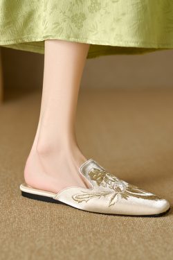Chinese-Style Embroidered Open-Toe Half Slippers - High-End National Style Flat Sandals for Elegant Summer Looks