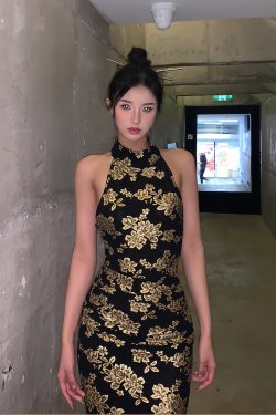 Chinese-Style Qipao with Gold Foil, Sexy Halter Neck Evening Dress, National Style, High-End Fashion for Elegant Occasions