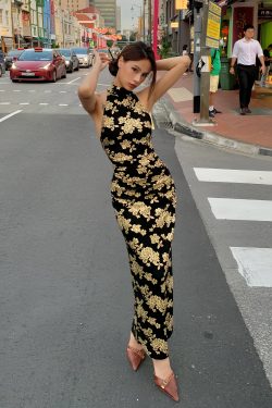 Chinese-Style Qipao with Gold Foil, Sexy Halter Neck Evening Dress, National Style, High-End Fashion for Elegant Occasions