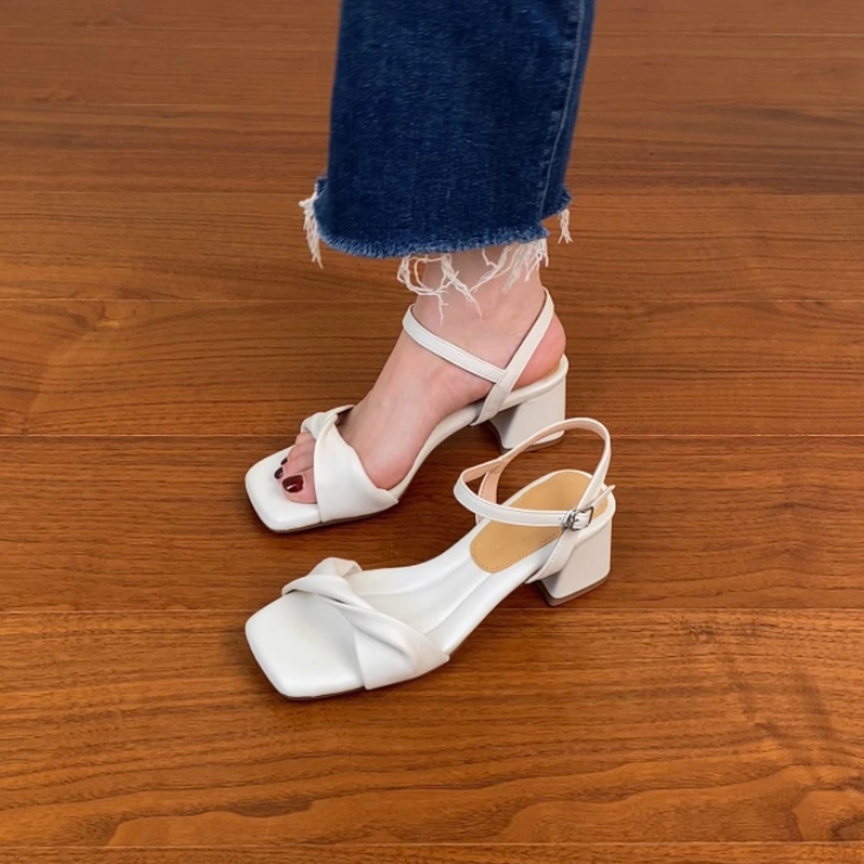 Chunky Heel Black Square Head Sandals for Women - Summer 2025 One-Word Leather Design, Trendy High Heels, Size 41 Chunky Heel Black Square Head Sandals for Women - Summer 2025 One-Word Leather Design, Trendy High Heels, Size 41