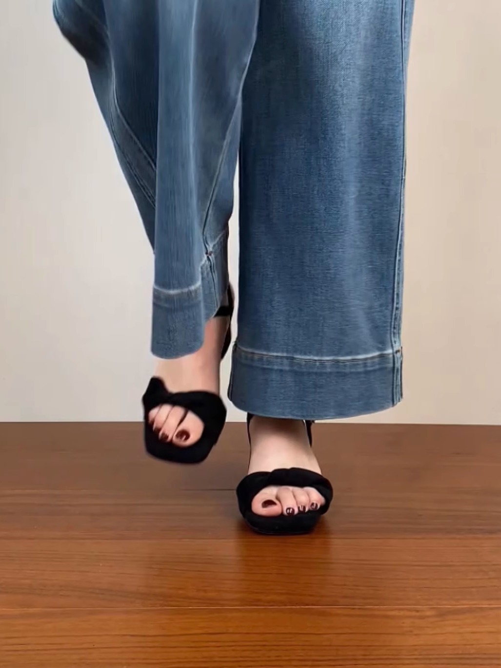 Chunky Heel Black Square Head Sandals for Women - Summer 2025 One-Word Leather Design, Trendy High Heels, Size 41 Chunky Heel Black Square Head Sandals for Women - Summer 2025 One-Word Leather Design, Trendy High Heels, Size 41