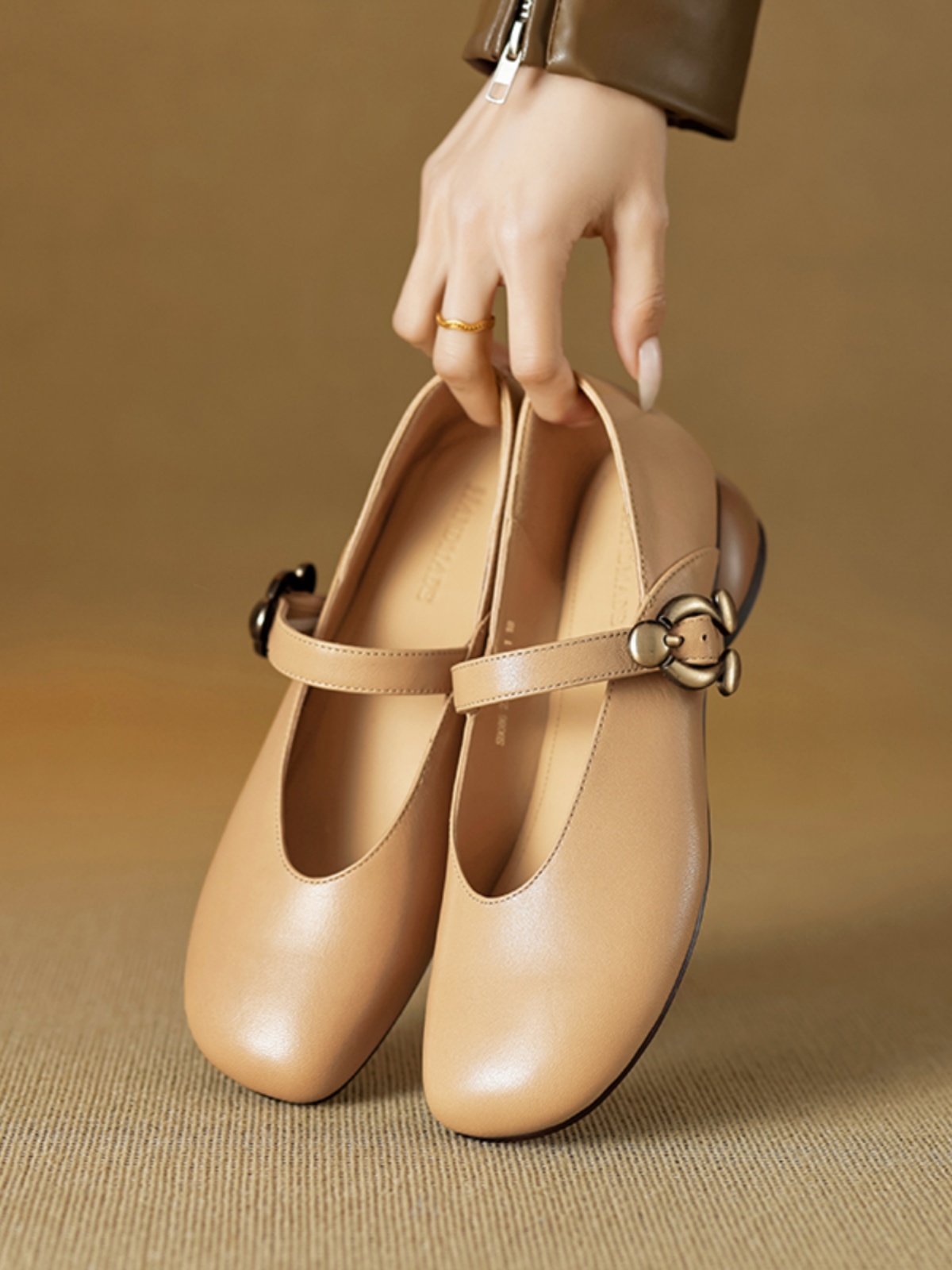 Chunky Mid-Heel Mary Jane Shoes for Women - Sheepskin Round Toe Flats in Forest Green - Spring Summer 2025 Fashion Chunky Mid-Heel Mary Jane Shoes for Women - Sheepskin Round Toe Flats in Forest Green - Spring Summer 2025 Fashion