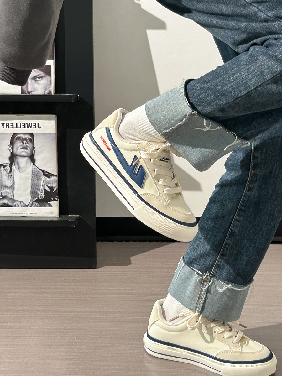 Classic Retro Thick-Soled Canvas Shoes for Women - Versatile Unisex Spring Footwear in White Classic Retro Thick-Soled Canvas Shoes for Women - Versatile Unisex Spring Footwear in White