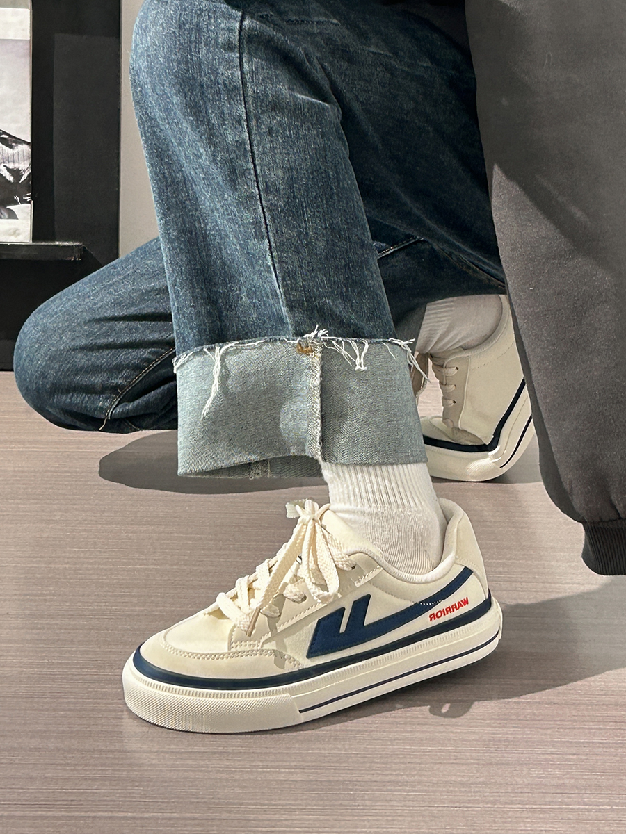 Classic Retro Thick-Soled Canvas Shoes for Women - Versatile Unisex Spring Footwear in White Classic Retro Thick-Soled Canvas Shoes for Women - Versatile Unisex Spring Footwear in White