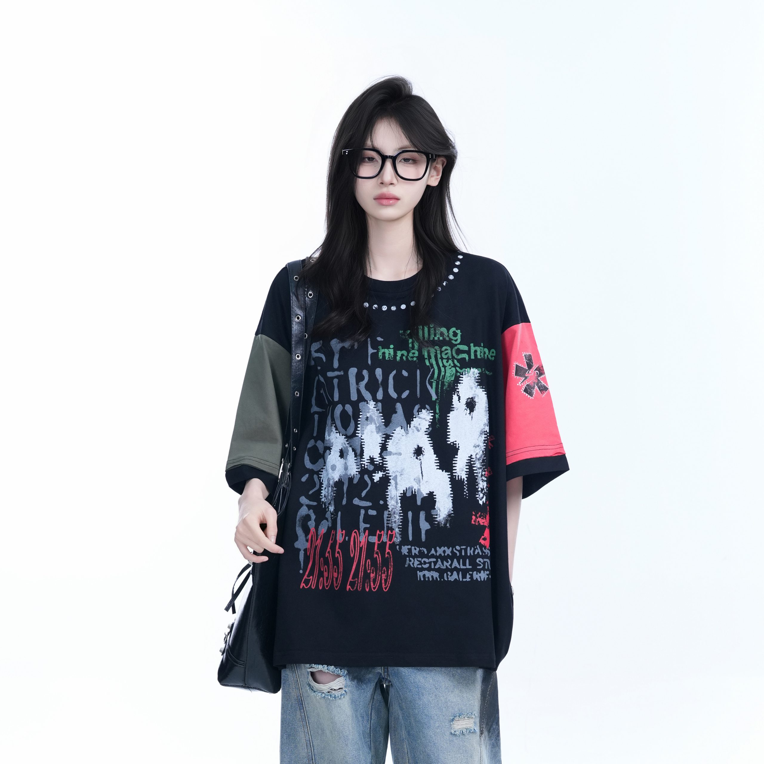 Color-Block Graffiti T-Shirt for Women - American Industrial Style, Loose Fit Short Sleeve, Trendy Streetwear Design Color-Block Graffiti T-Shirt for Women - American Industrial Style, Loose Fit Short Sleeve, Trendy Streetwear Design