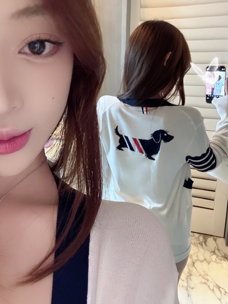 Color-Block Knitted Cardigan - Versatile College Jacket in 90s Style for Trendy Casual Wear Color-Block Knitted Cardigan - Versatile College Jacket in 90s Style for Trendy Casual Wear