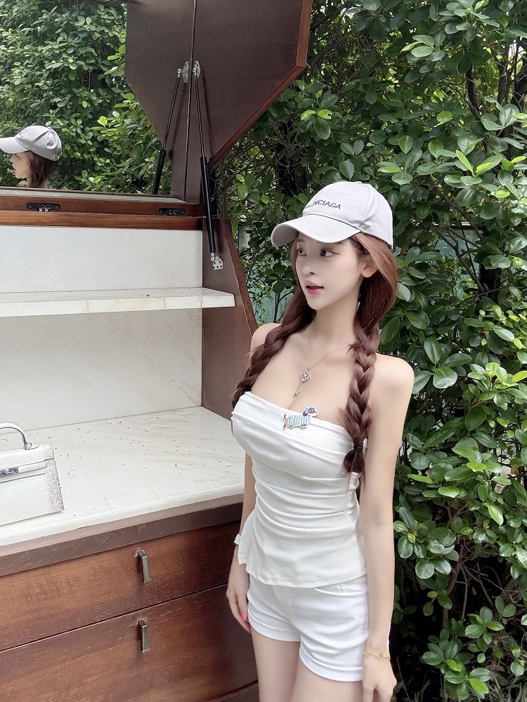 Color-Block Knitted Cardigan - Versatile College Jacket in 90s Style for Trendy Casual Wear Color-Block Knitted Cardigan - Versatile College Jacket in 90s Style for Trendy Casual Wear