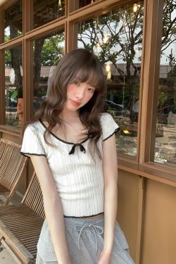 Color-Block Knitted Short-Sleeve T-Shirt for Women - Slim Fit Cropped Top, American Style Summer 2025 Fashion