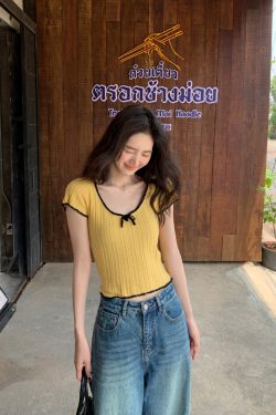 Color-Block Knitted Short-Sleeve T-Shirt for Women - Slim Fit Cropped Top, American Style Summer 2025 Fashion