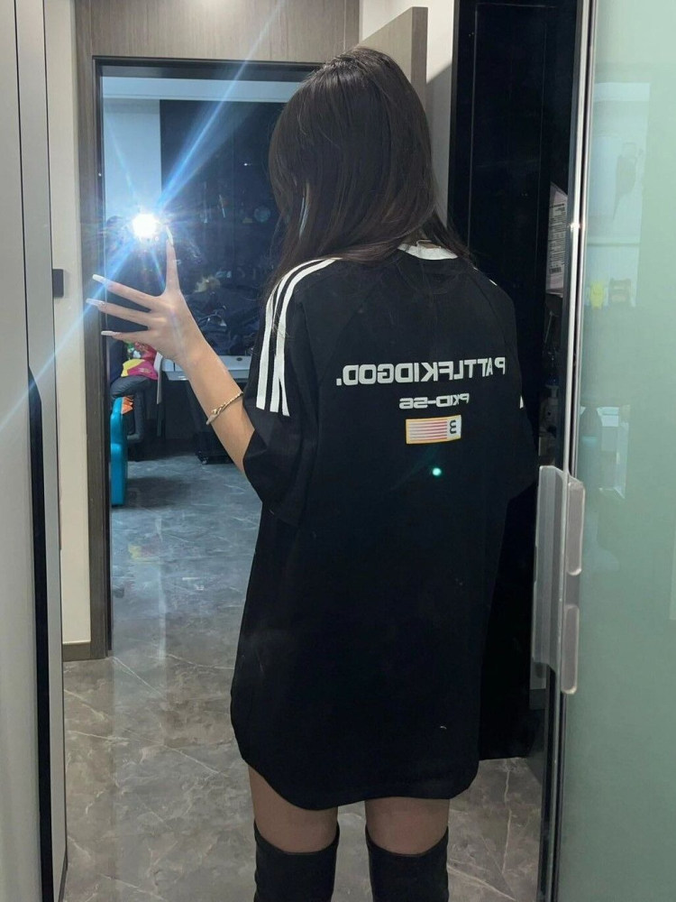 Color-Block Striped Heavy Shoulder Short Sleeve T-Shirt for Girls - American High Street Style, Trendy 2025 Fashion for Teens Color-Block Striped Heavy Shoulder Short Sleeve T-Shirt for Girls - American High Street Style, Trendy 2025 Fashion for Teens