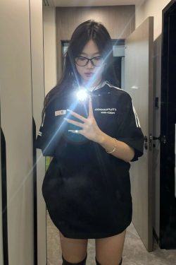 Color-Block Striped Heavy Shoulder Short Sleeve T-Shirt for Girls - American High Street Style, Trendy 2025 Fashion for Teens