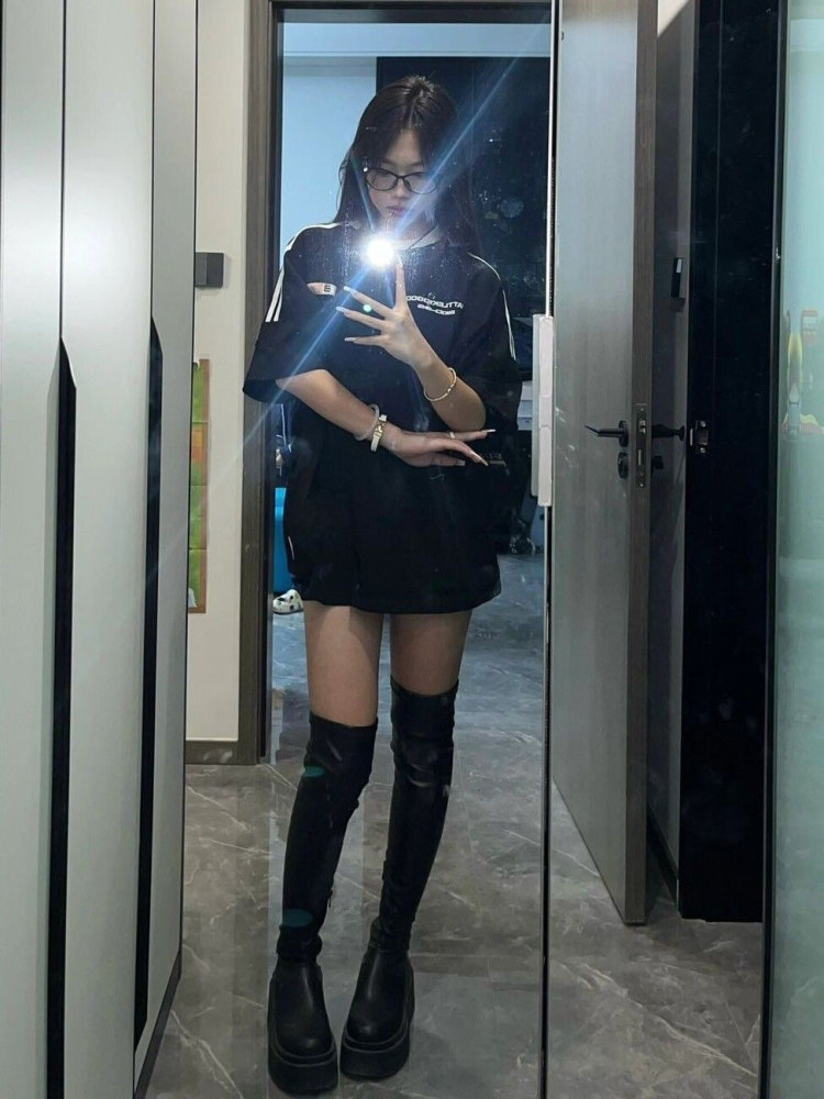 Color-Block Striped Heavy Shoulder Short Sleeve T-Shirt for Girls - American High Street Style, Trendy 2025 Fashion for Teens Color-Block Striped Heavy Shoulder Short Sleeve T-Shirt for Girls - American High Street Style, Trendy 2025 Fashion for Teens