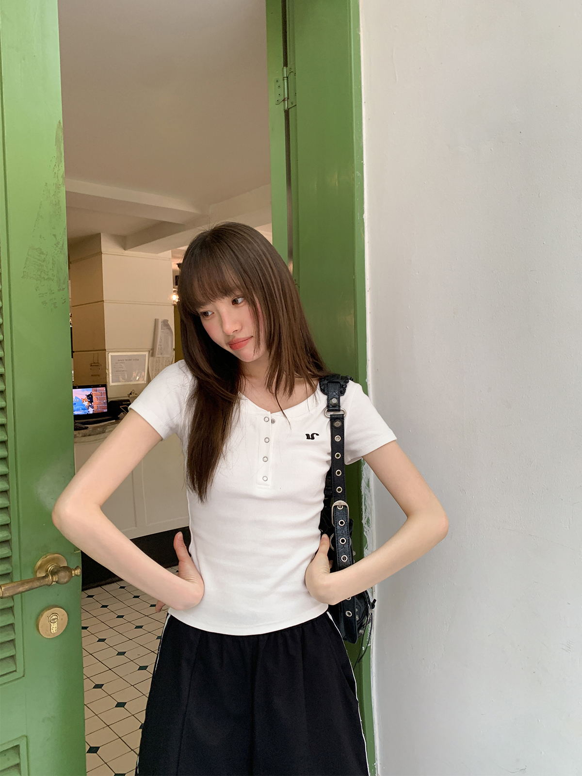 Color-Blocked Embroidered Short-Sleeve Women's T-Shirt - American Retro Style, Slim Fit, Flattering Summer Top Color-Blocked Embroidered Short-Sleeve Women's T-Shirt - American Retro Style, Slim Fit, Flattering Summer Top