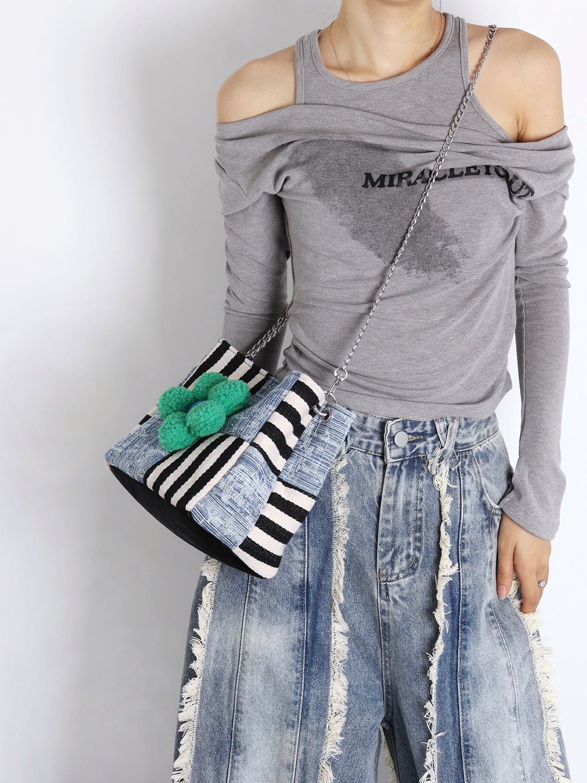 Color-Blocked Floral Handbag - Patchwork Denim Tote Bag, Large Capacity Crossbody Bucket Bag for Autumn/Winter Fashion Color-Blocked Floral Handbag - Patchwork Denim Tote Bag, Large Capacity Crossbody Bucket Bag for Autumn/Winter Fashion