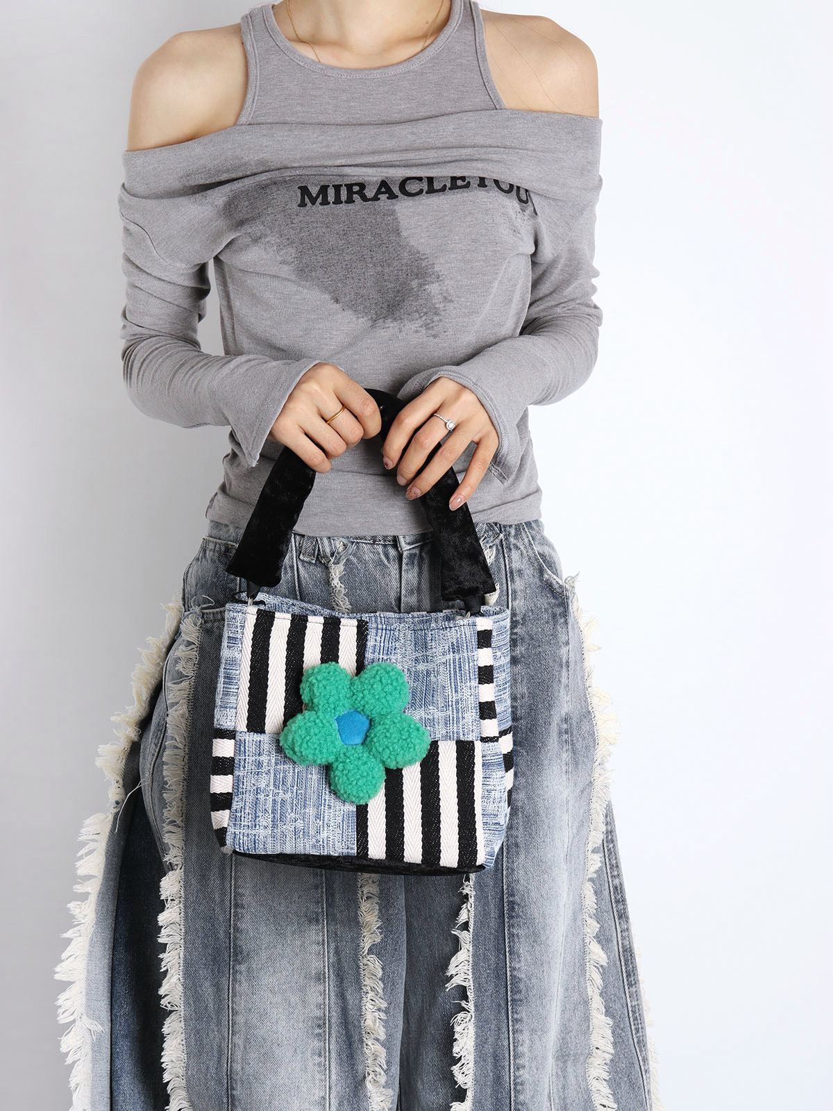 Color-Blocked Floral Handbag - Patchwork Denim Tote Bag, Large Capacity Crossbody Bucket Bag for Autumn/Winter Fashion Color-Blocked Floral Handbag - Patchwork Denim Tote Bag, Large Capacity Crossbody Bucket Bag for Autumn/Winter Fashion