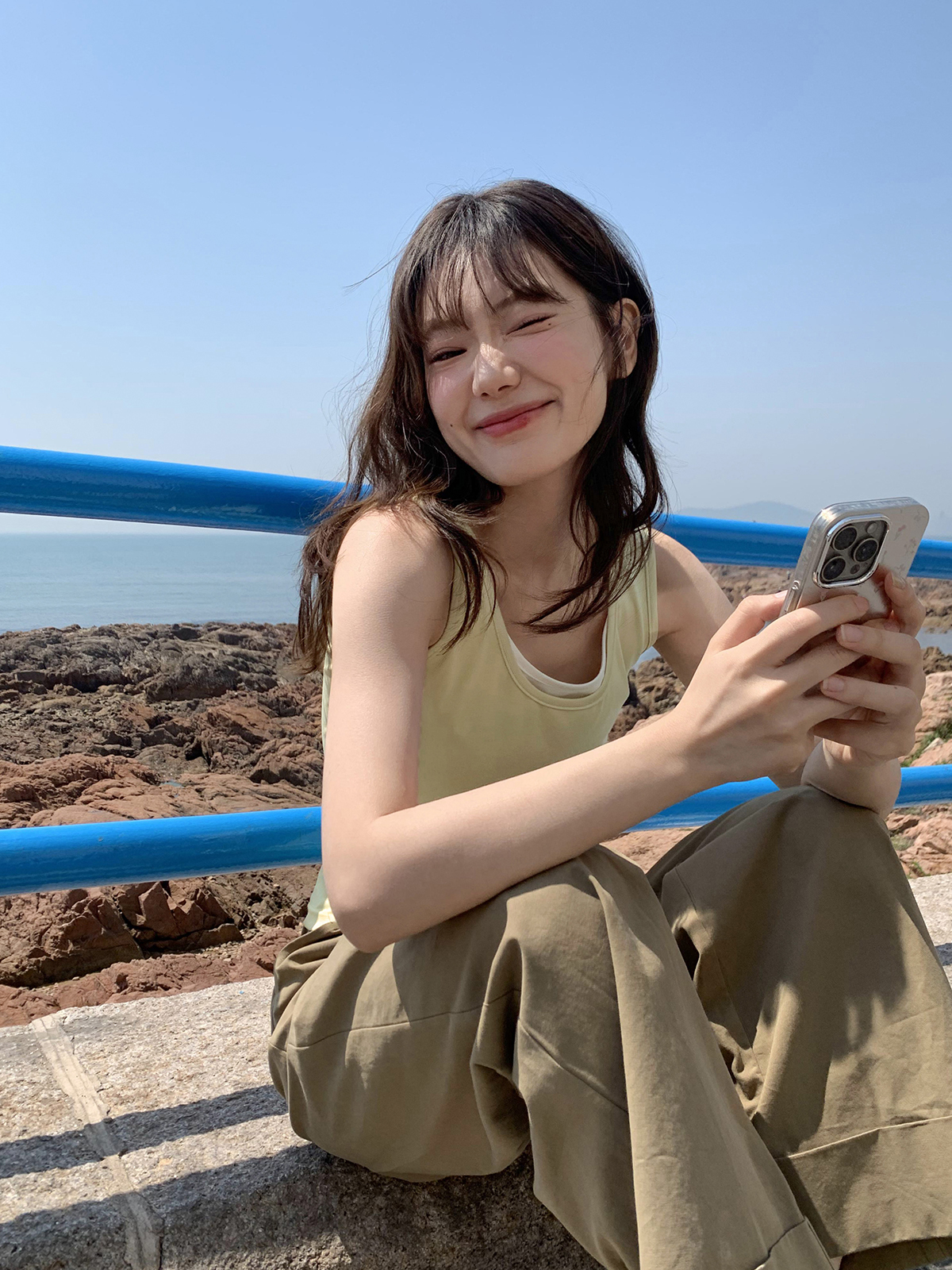 Color-Blocking Faux Two-Piece Vest for Women - Summer Slim Fit Sleeveless Outerwear, Casual Chic Style Color-Blocking Faux Two-Piece Vest for Women - Summer Slim Fit Sleeveless Outerwear, Casual Chic Style