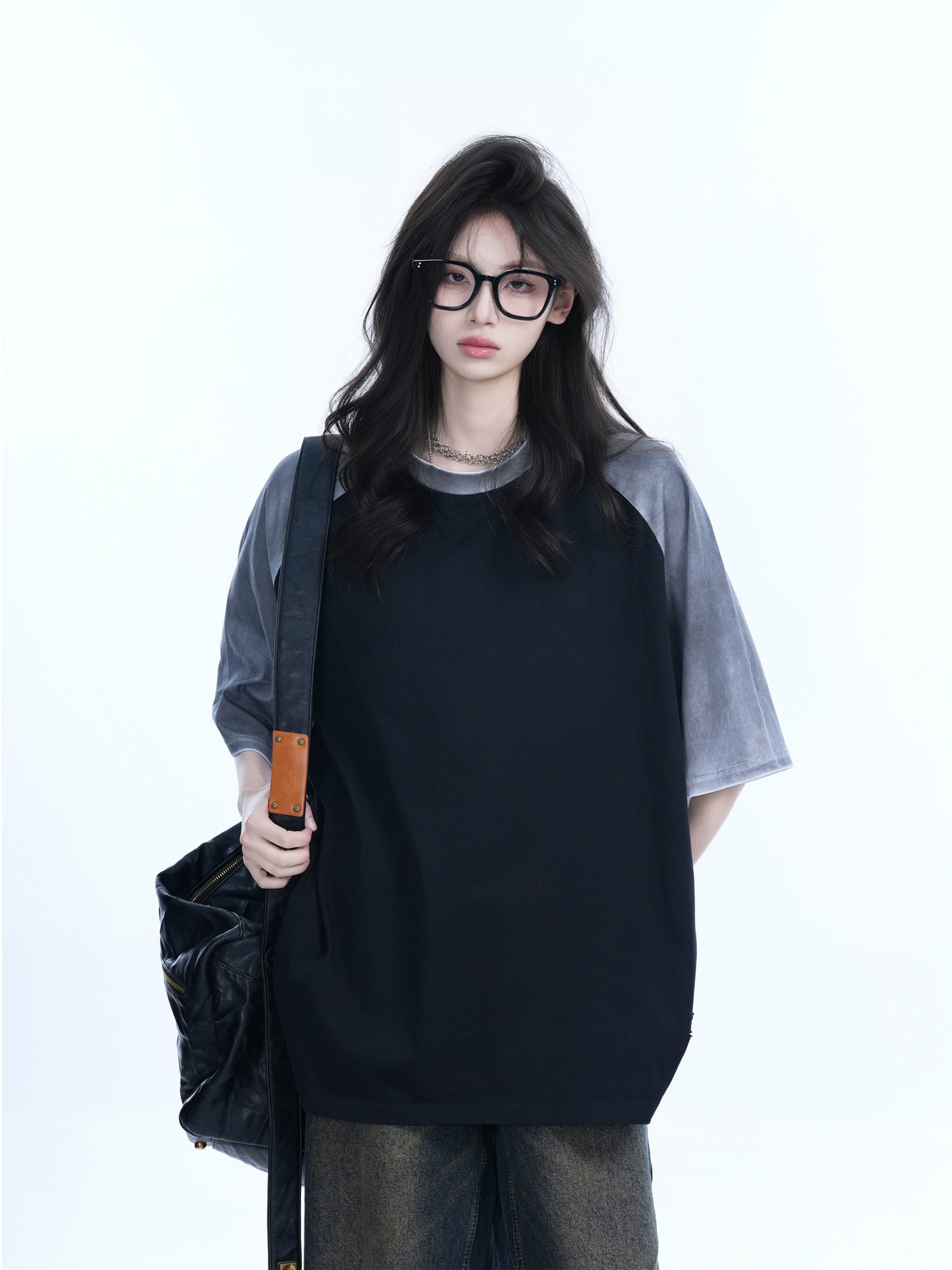 Color-Blocking Raglan T-Shirt for Women - Oversized Loose Fit Short Sleeve Tee with American Sports Style, Casual Trendy Look Color-Blocking Raglan T-Shirt for Women - Oversized Loose Fit Short Sleeve Tee with American Sports Style, Casual Trendy Look