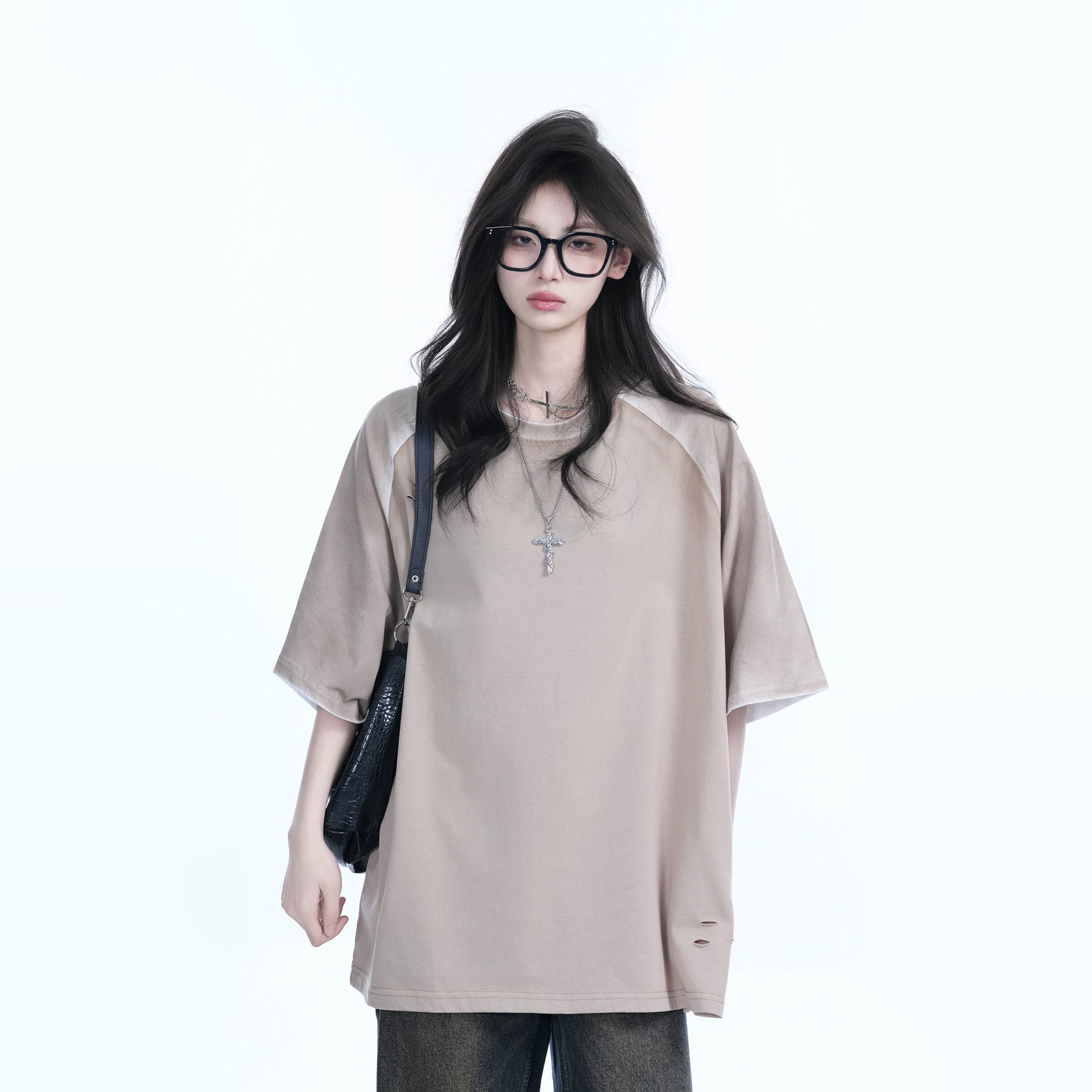 Color-Blocking Raglan T-Shirt for Women - Oversized Loose Fit Short Sleeve Tee with American Sports Style, Casual Trendy Look Color-Blocking Raglan T-Shirt for Women - Oversized Loose Fit Short Sleeve Tee with American Sports Style, Casual Trendy Look