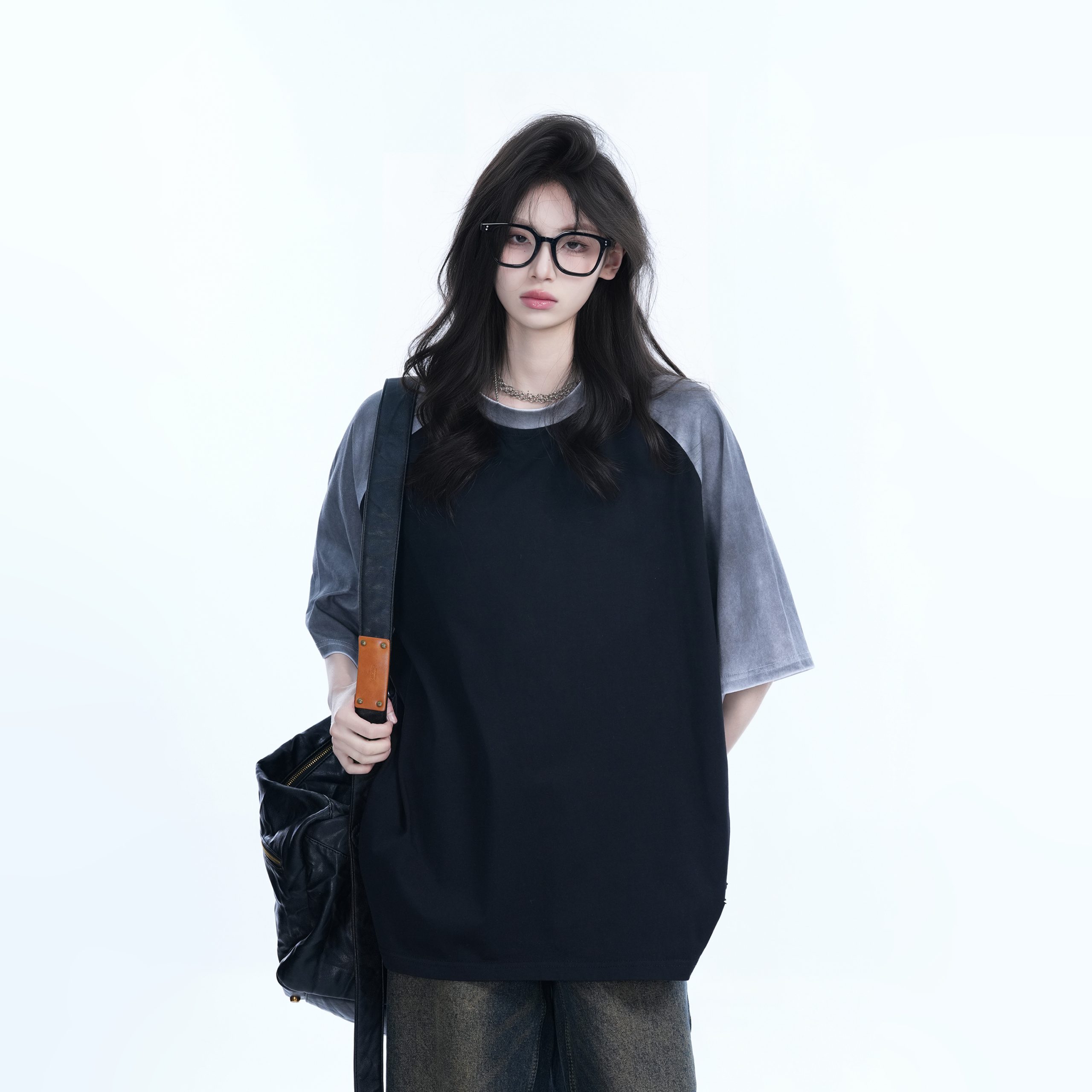 Color-Blocking Raglan T-Shirt for Women - Oversized Loose Fit Short Sleeve Tee with American Sports Style, Casual Trendy Look Color-Blocking Raglan T-Shirt for Women - Oversized Loose Fit Short Sleeve Tee with American Sports Style, Casual Trendy Look